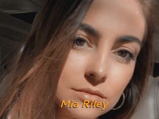 Mia_Riley
