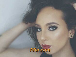 Mia_cum