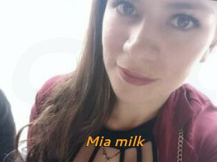 Mia_milk