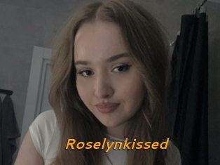 Roselynkissed