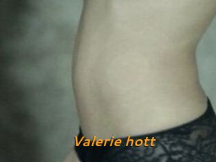 Valerie_hott